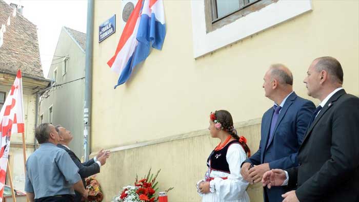 Spomen-ploča Franji Tuđmanu